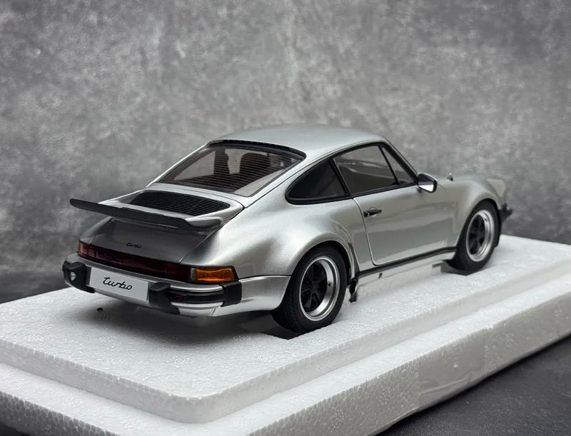 1:18 Porsche 911 Turbo 3.0 (930)