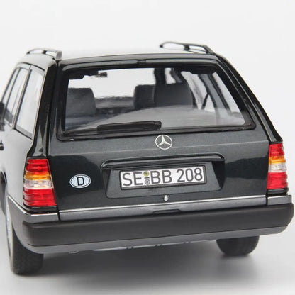 1:18  Mercedes-Benz  300 D T-Modell 1990