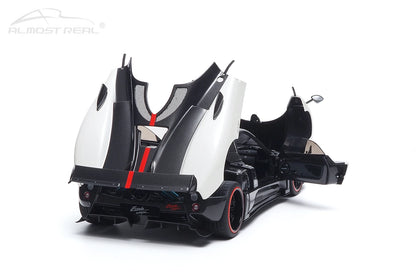 1:18  Pagani Zonda Cinque Coupe  2009