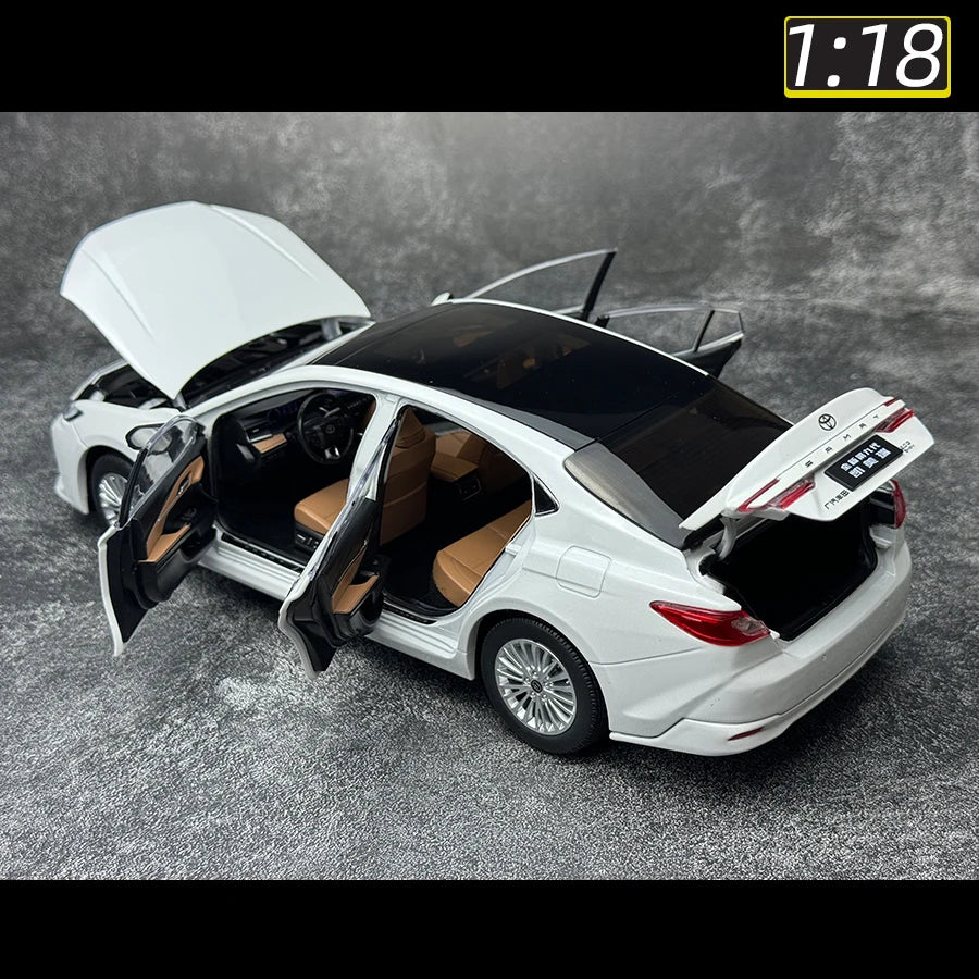 1:18 TOYOTA CAMRY 2024