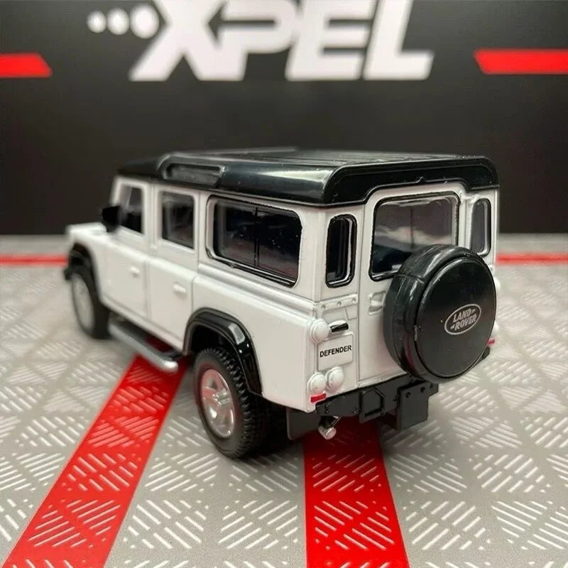 1:36 Land Rover Defender