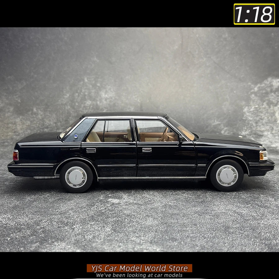 1:18 Toyota Crown MS122