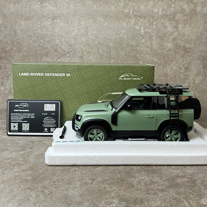 1:18 Land Rover Defender 90 (110) 2023 75th Anniversary Edition