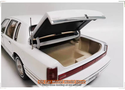 1:18 Lincoln TOWNCAR