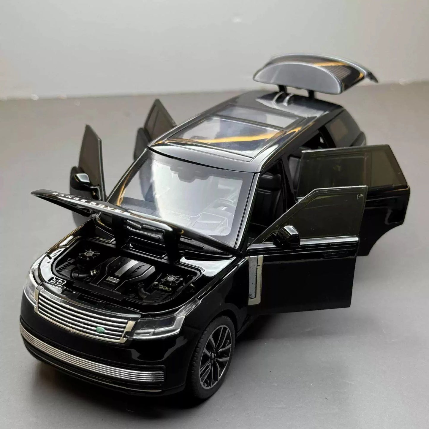 1:32 Range Rover SV