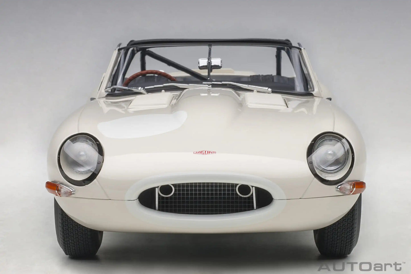 1:18 Jaguar Lightweight E-Type