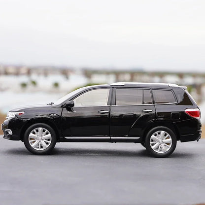 1:18 Toyota Highlander 2012