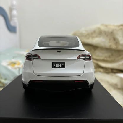 1:18 Tesla Model Y
