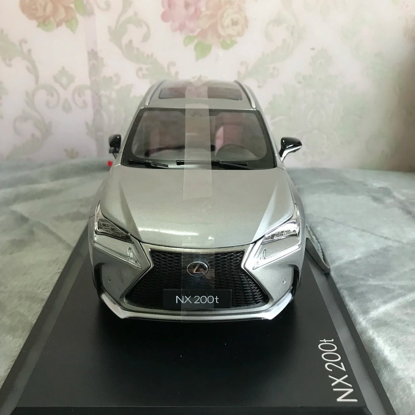 1:18 Lexus NX200t