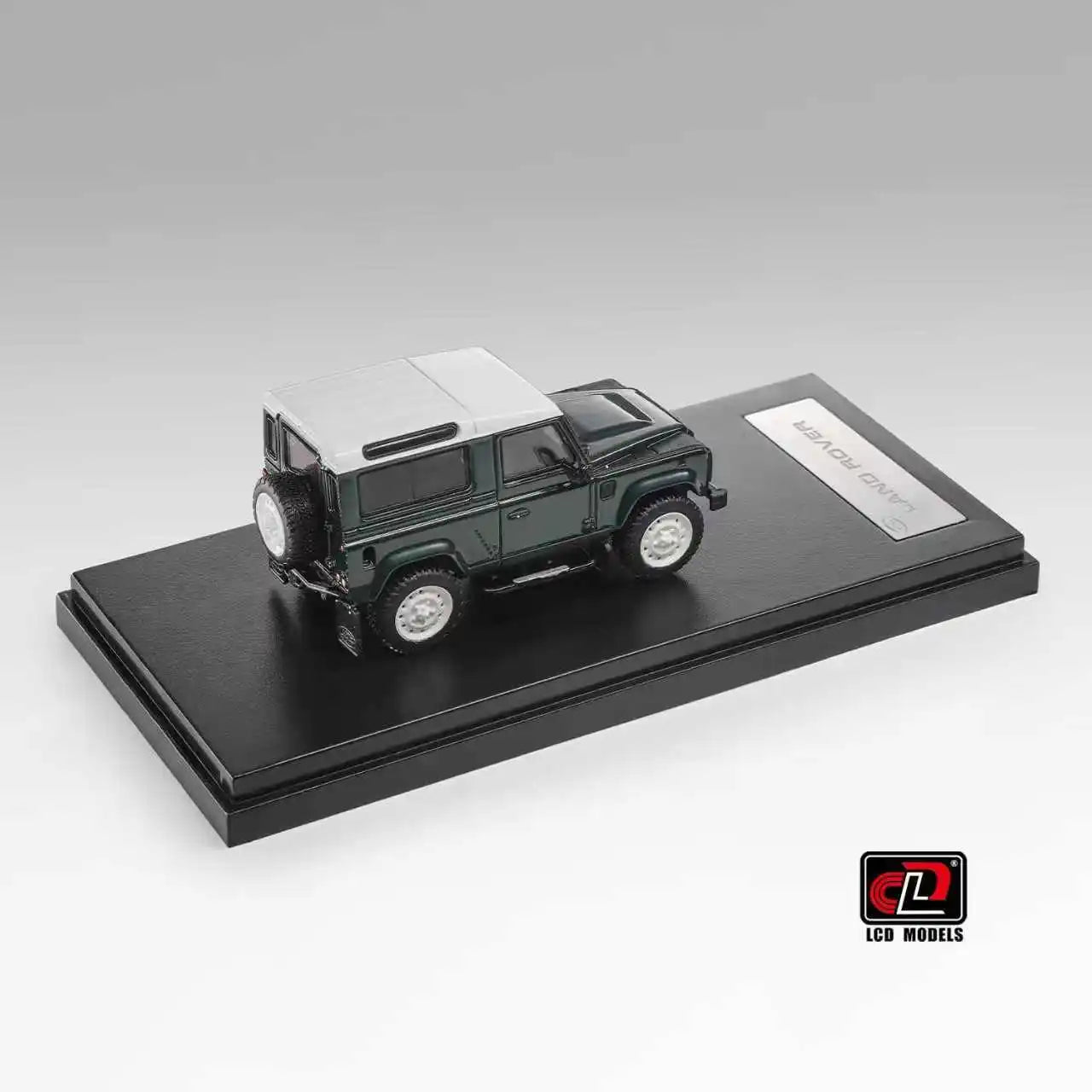 1:64 Land Rover Defender 90 V8