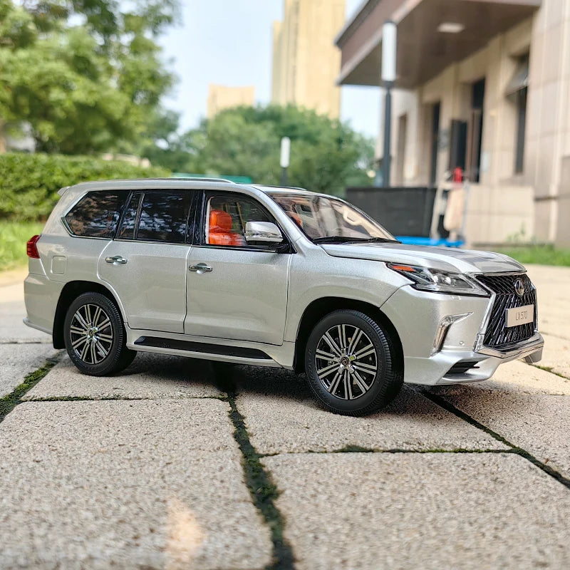 1:18 Lexus LX570