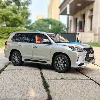 1:18 Lexus LX570