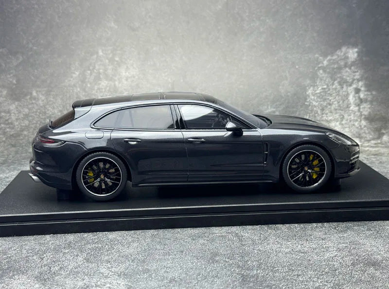 1:18 Porsche Panamera Turbo S 2021