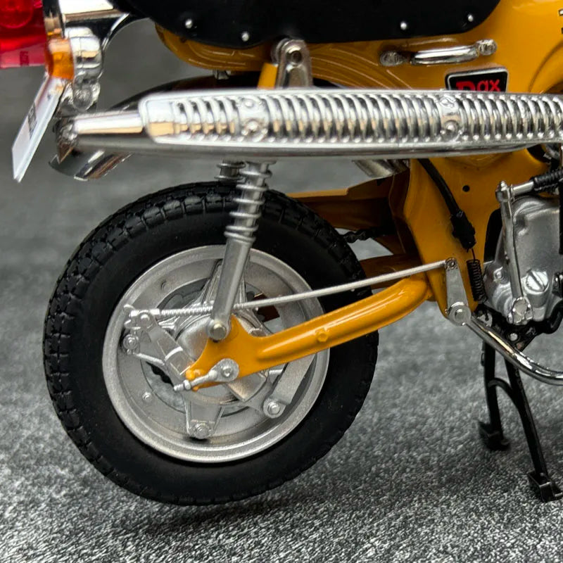 1:10 HONDA DAX Giraffe ST50 (1969)