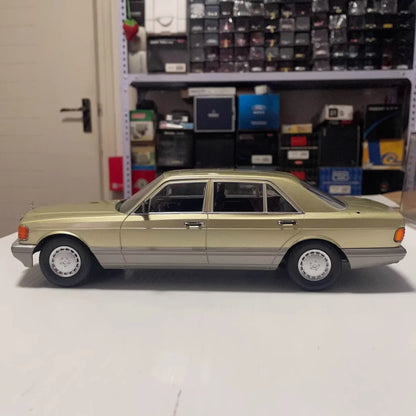 1:18 Mercedes-Benz W126 560SEL 1985