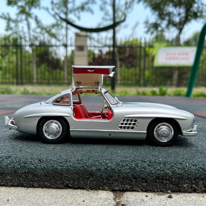 1:18 Mercedes-Benz 300SL Coupe