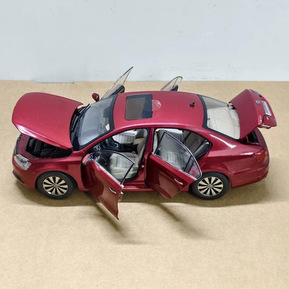 1:18 Volkswagen Sagitar (Jetta) 2012