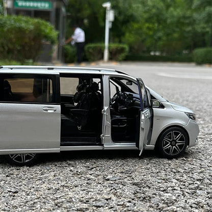 1:18 Mercedes-Benz V260 Viano MPV V-Class