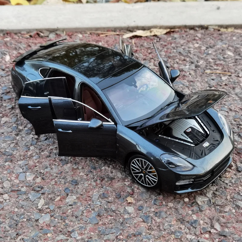 1:18 Porsche Panamera