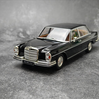 1:18 Mercedes-Benz 300 SEL
