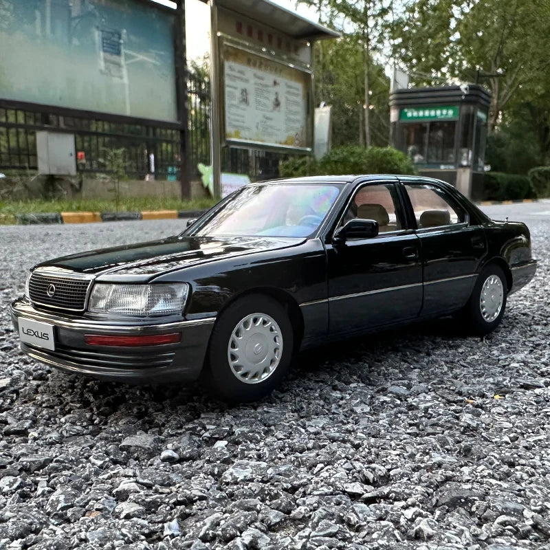 1:18 LEXUS LS400