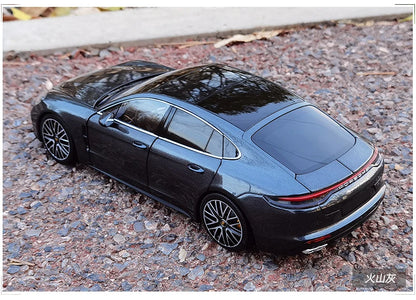 1:18 Porsche Panamera