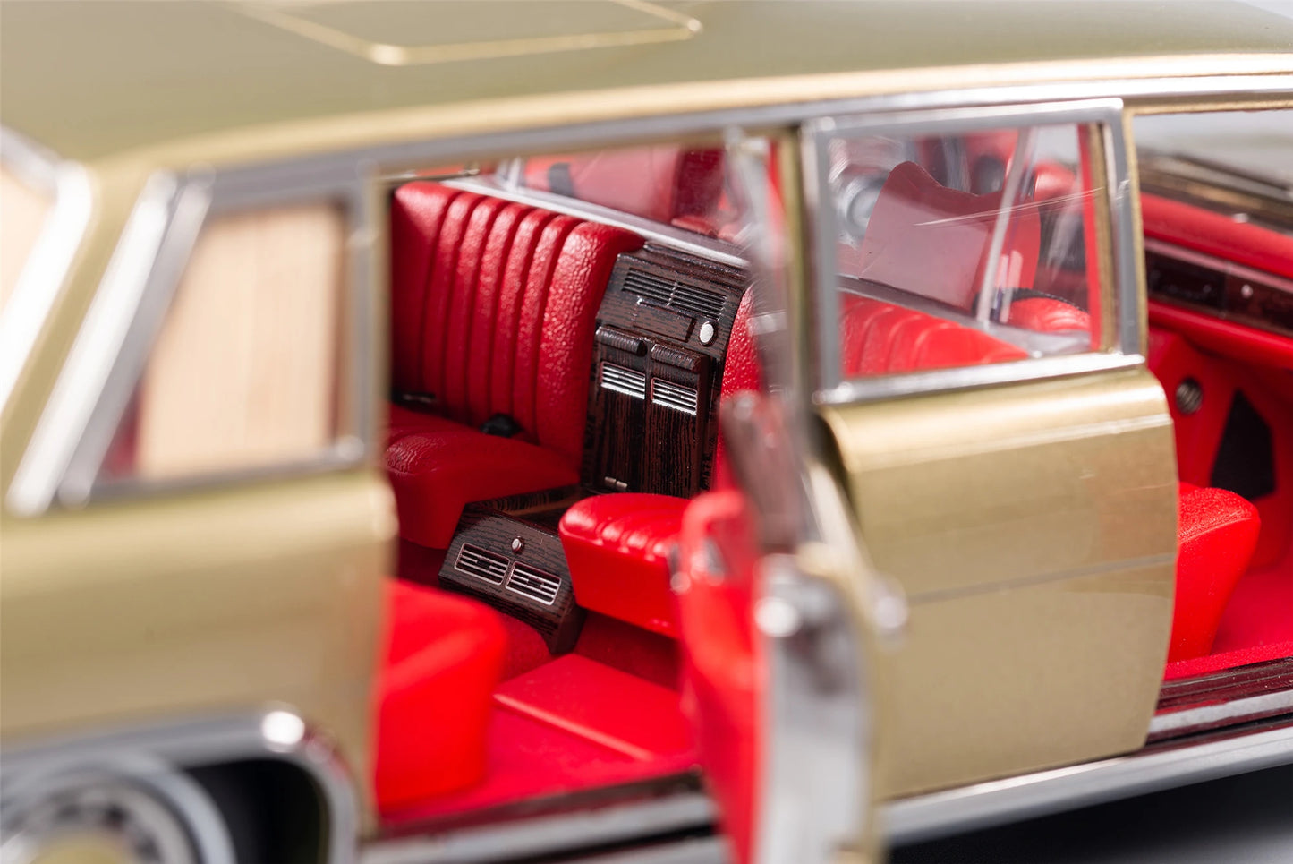 1:18 Mercedes-Benz Pullman MB 600