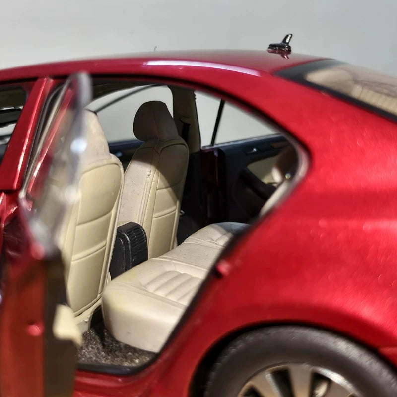 1:18 Volkswagen Sagitar (Jetta) 2012