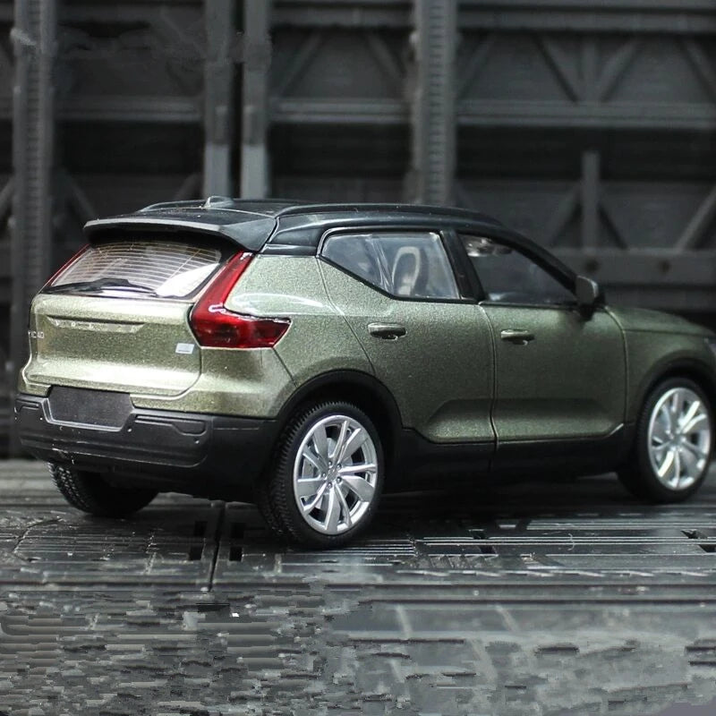 1:32 VOLVO XC40