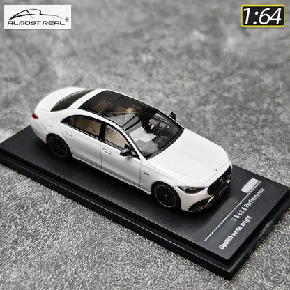 1:64 Mercedes-Benz S63 E Performance 2023