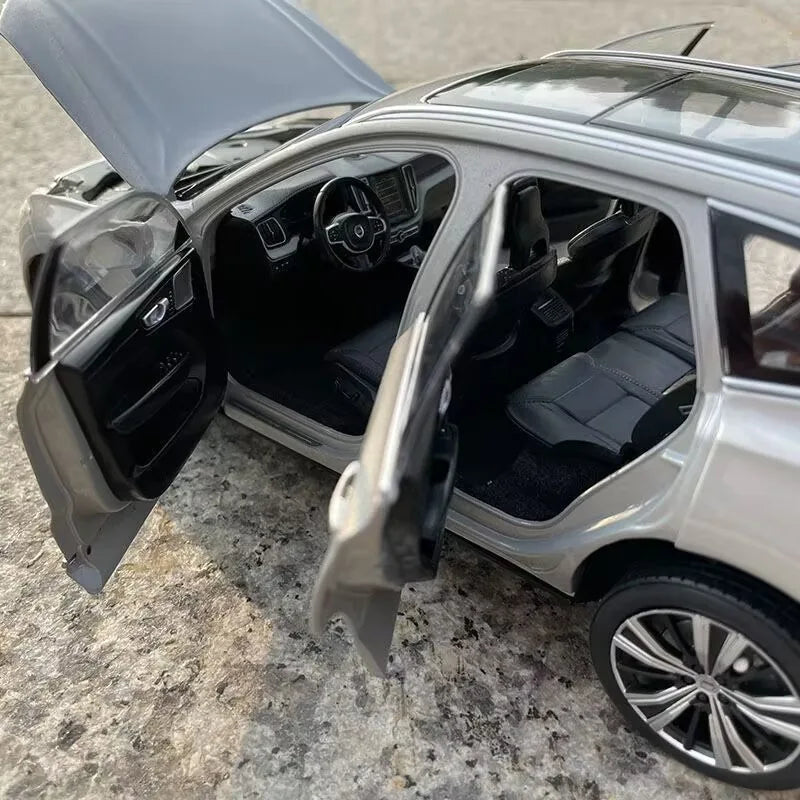 1:18 2023 VOLVO XC60