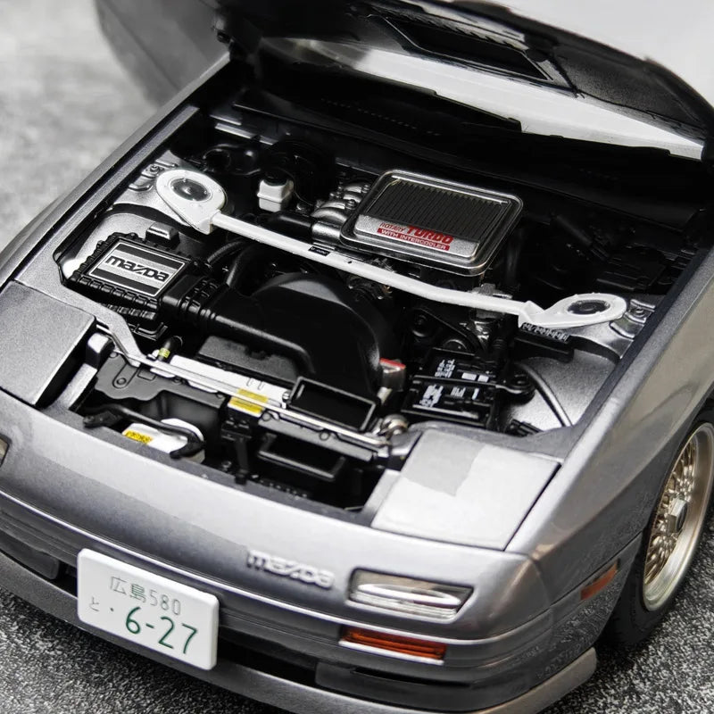 1:18 Mazda Savanna RX-7