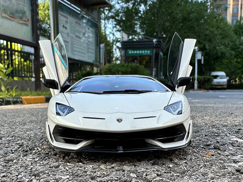 1:18 Lamborghini Aventador SVJ