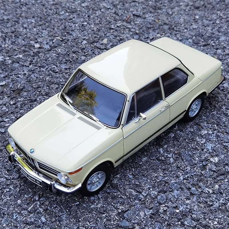 1:18 BMW 2002