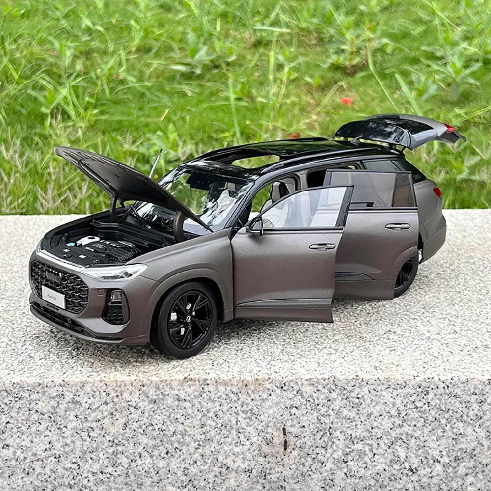1: 18 Audi Q6 2022 Light Edition