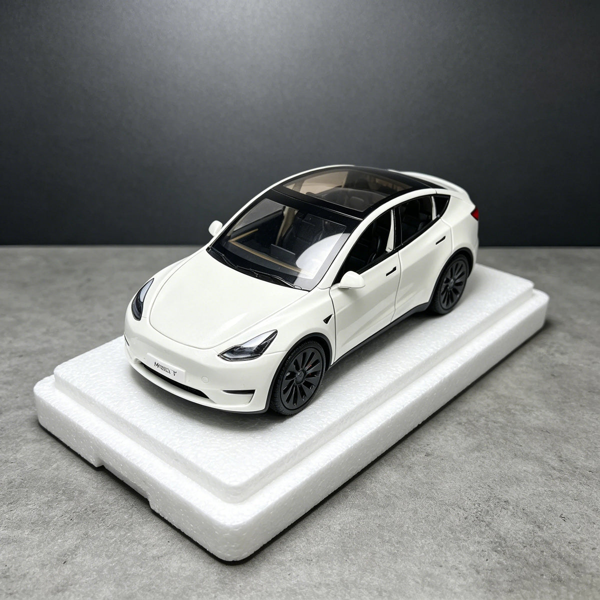 1:24 Tesla Model Y