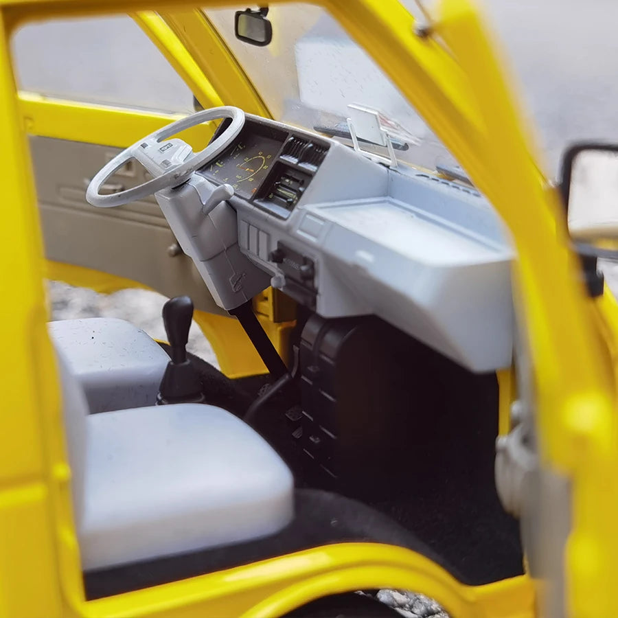 1:18 Tianjin Dafa Yellow Bug Bread Van - Dafa Taxi TJ110