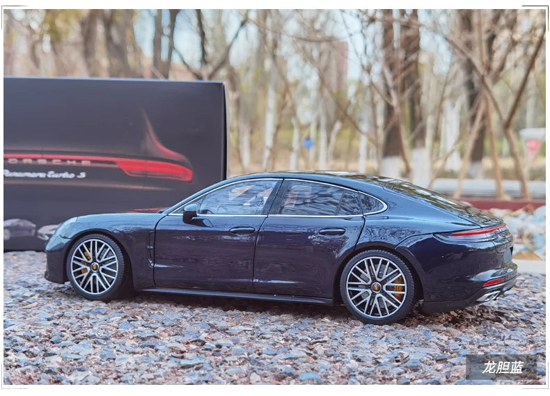 1:18 Porsche Panamera