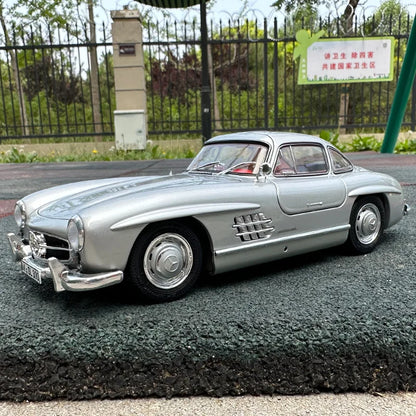 1:18 Mercedes-Benz 300SL Coupe