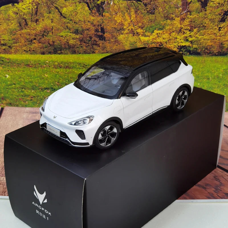 1:18 Huawei Daimler ARCFOX Polar Fox Alpha T new energy