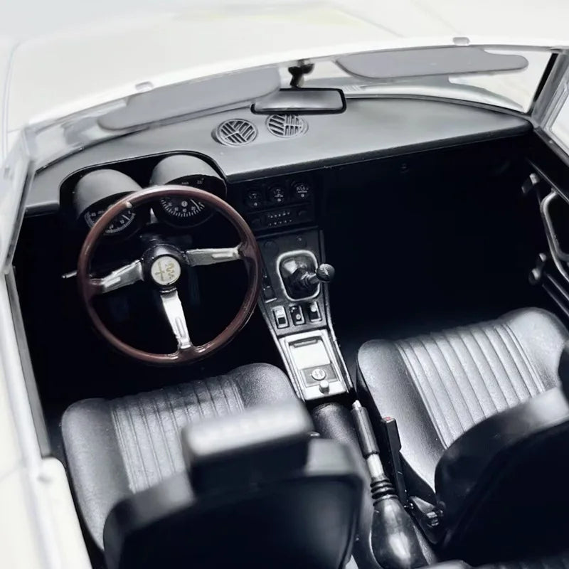 1:18 Alfa Romeo 2000 Spider