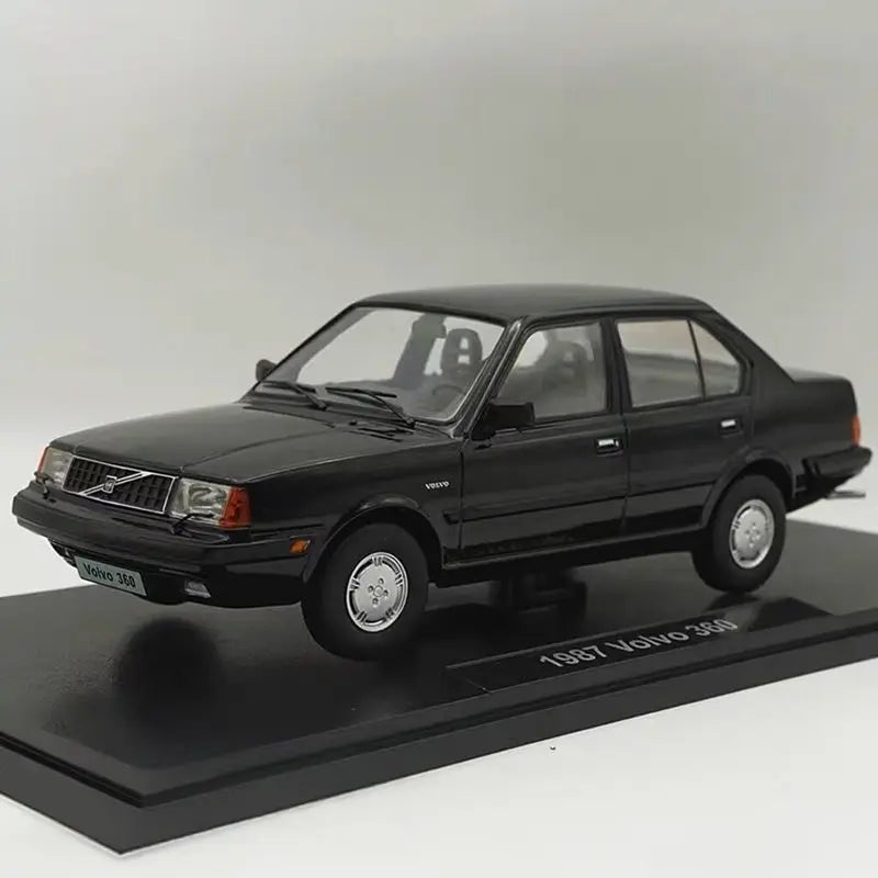 1:18 Volvo 360