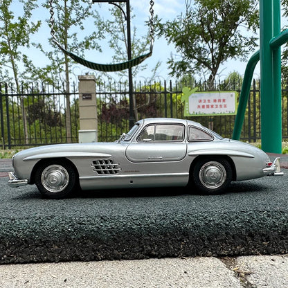 1:18 Mercedes-Benz 300SL Coupe