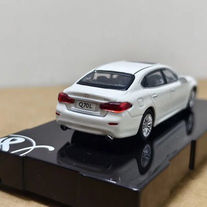 1:64 Infinitis Q70 Coupe