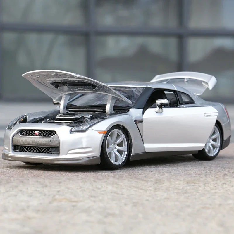 1:18 2009 Nissan GT-R R35