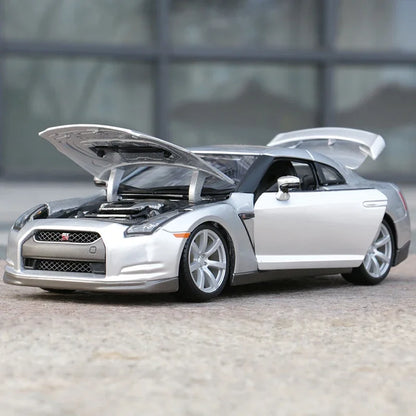 1:18 2009 Nissan GT-R R35