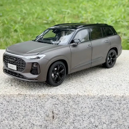 1: 18 Audi Q6 2022 Light Edition