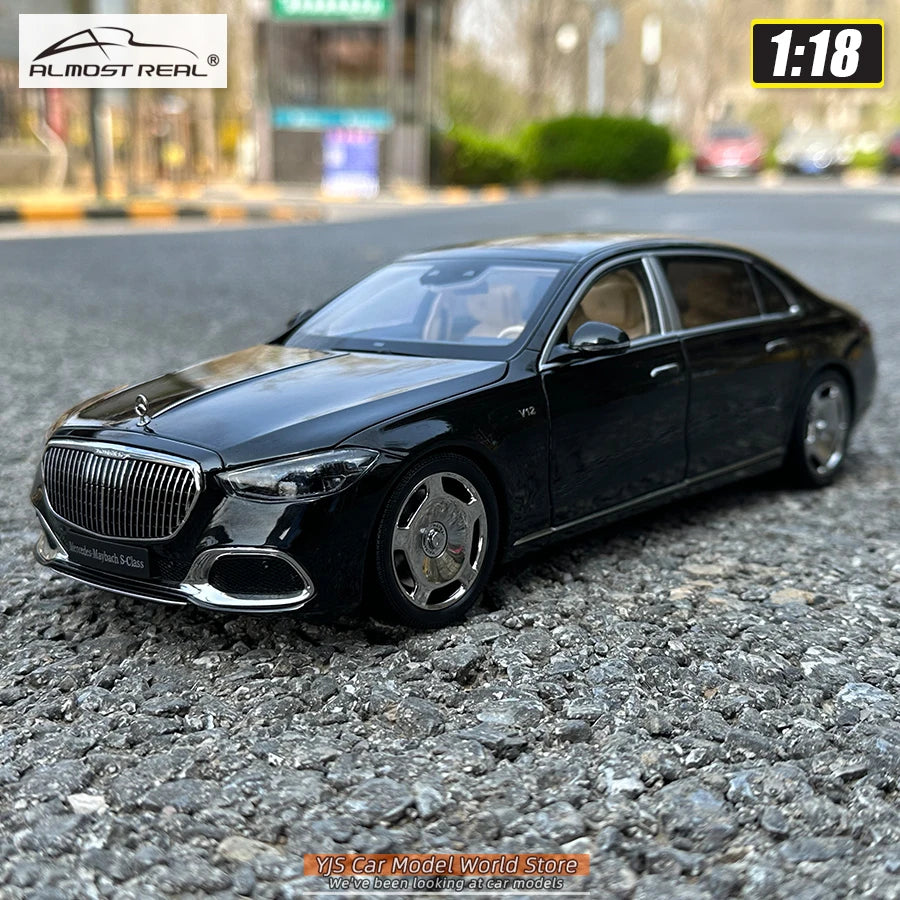 1:18 Mercedes-Benz Maybach S680 2021