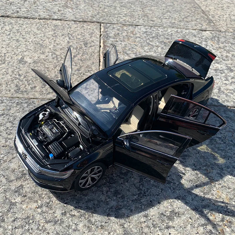 1:18 2017 Volkswagen Magotan B8