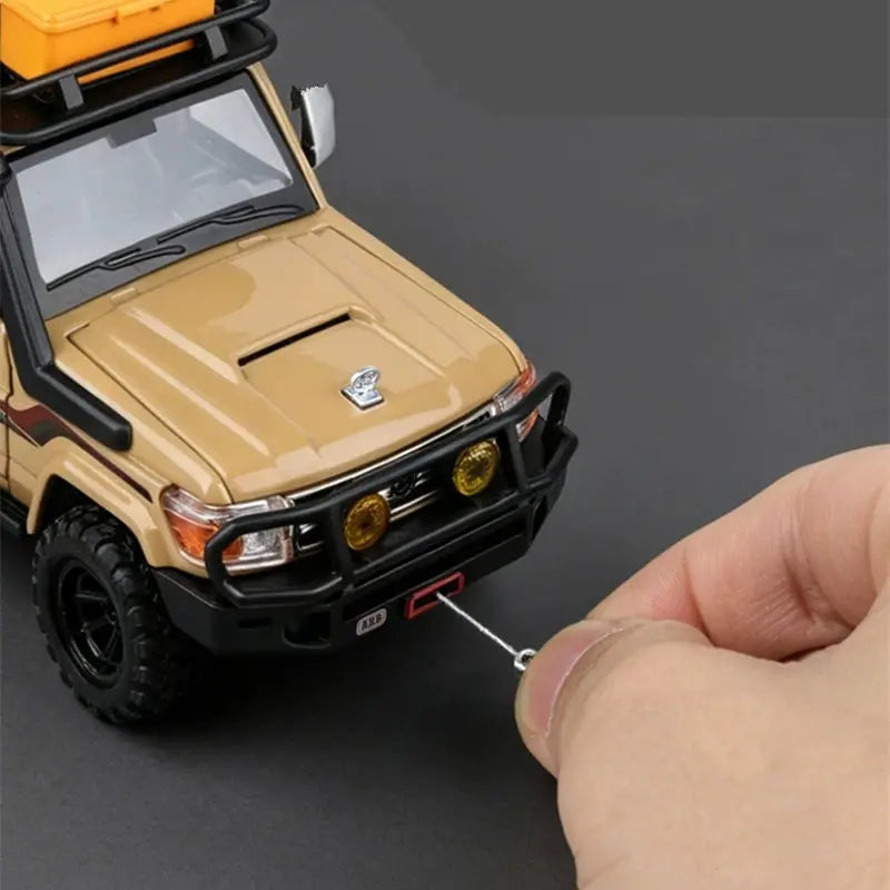 1:32 Land Cruiser LC79